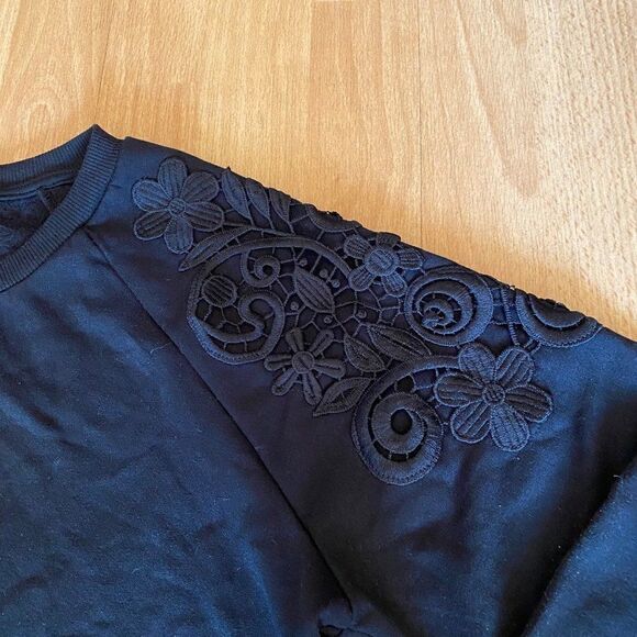 Gloria Vanderbilt Black Lace Sweatshirt SZ S NWT - Picture 3 of 10